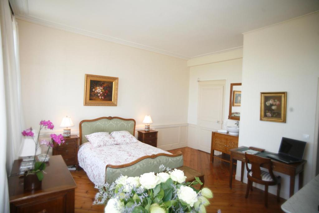 Chambres D'Hotes Autour De La Rose Honfleur Room photo